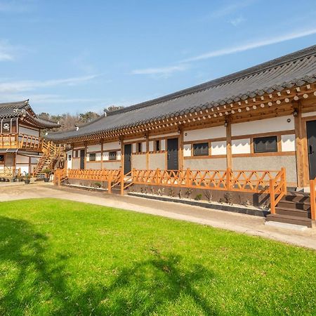 Gyeongju Gampo Byeolbit Hanok Pension Buitenkant foto