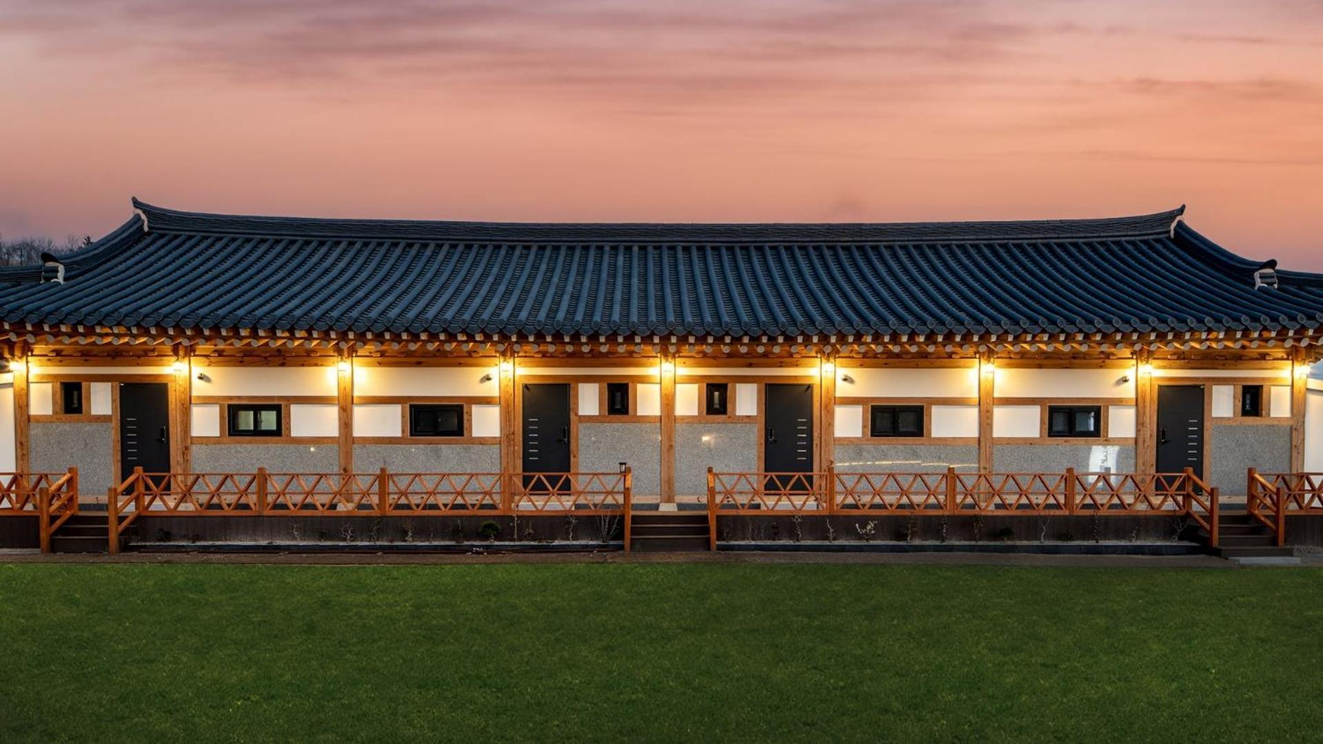 Gyeongju Gampo Byeolbit Hanok Pension Buitenkant foto